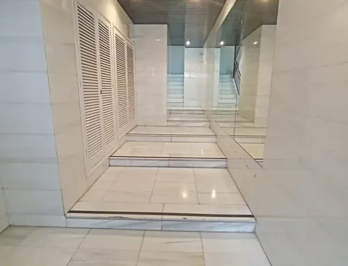 Reforma vestíbul per a instal·lació salva escales