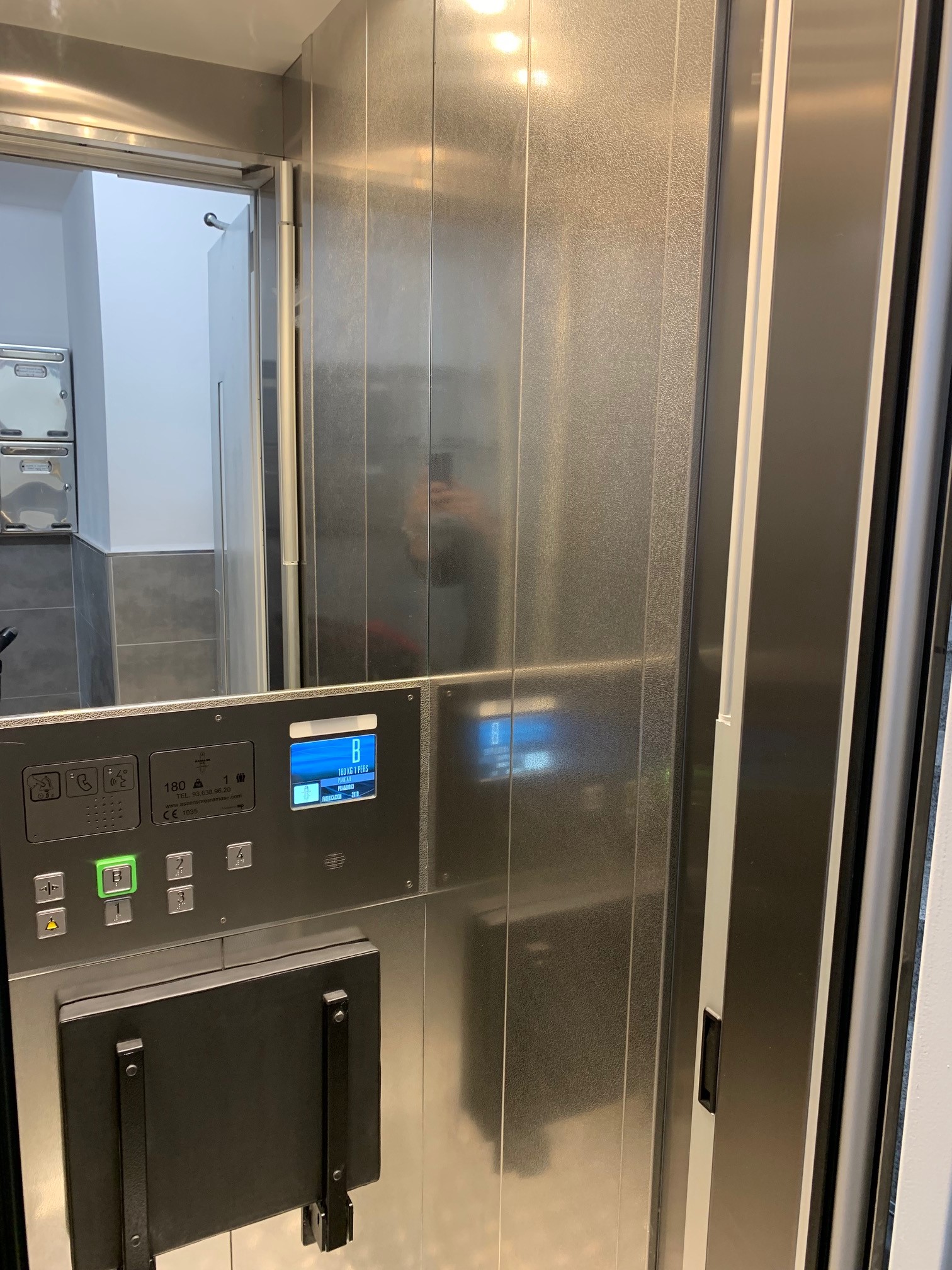 Instalación de ascensor oleodinámico | Ascensores Ramase
