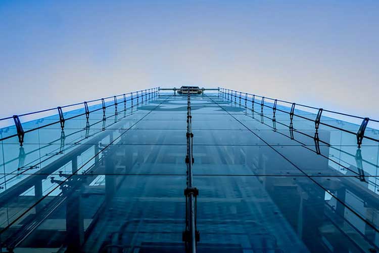 ¿Es obligatorio contratar empresas de mantenimiento de ascensores en Barcelona?
