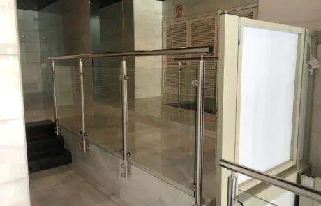 Obra finalizada de instalación de salvaescaleras