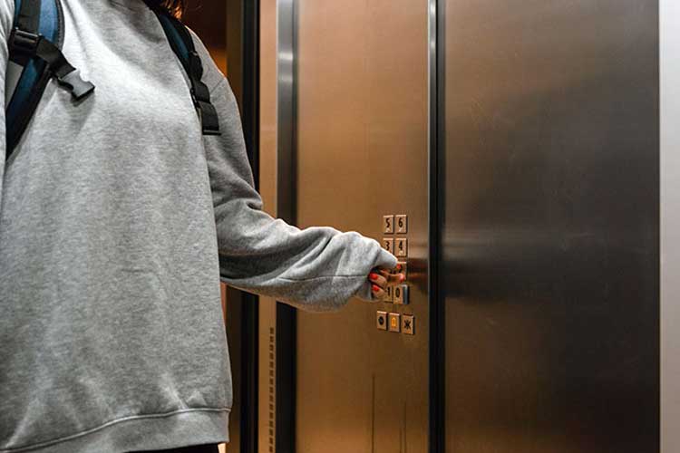 Factores que determinan el peso máximo de un ascensor