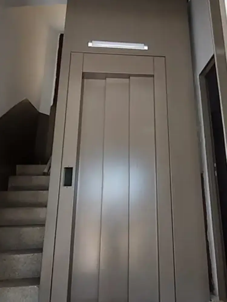 Ascensor practicable en finca antigua de Esplugues - Ascensores Ramase